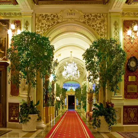 Hotel Grand Des Iles Borromees & 5*