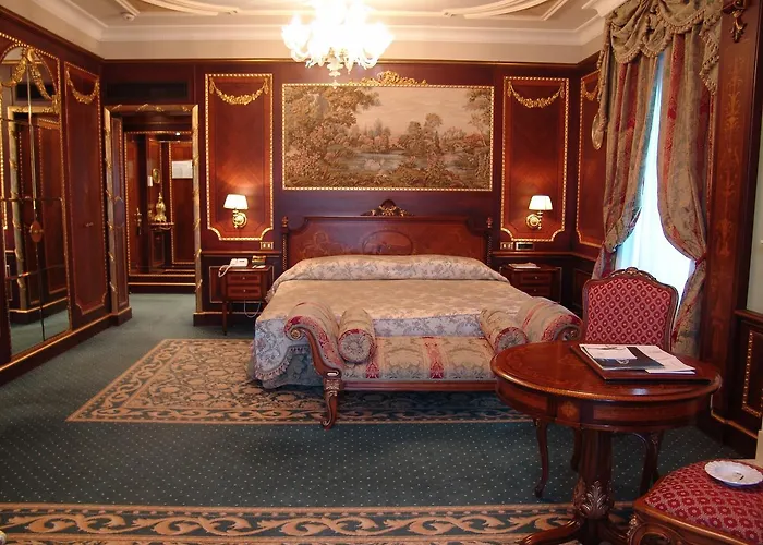 Grand Des Iles Borromees & 5* סטרסה